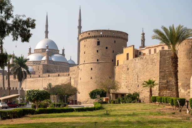 Mezquita de Mohamed Alí en la Ciudadela de Saladino con su cúpula y minaretes en El Cairo, Egipto