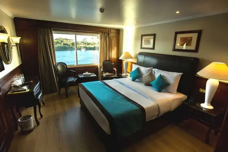 A Sara Nile Cruise UV Window Bathtub Cabin 2026