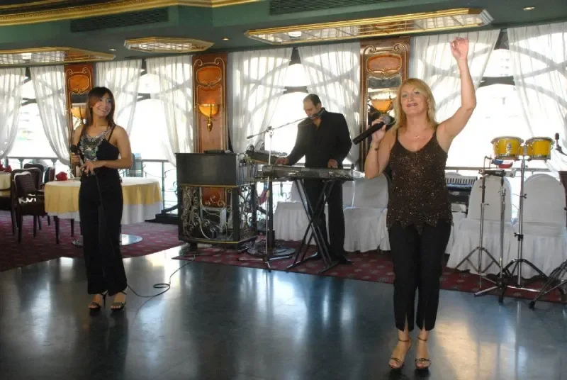 Belly dancing Cairo Nile cruise — live Raqs Sharqi performance included