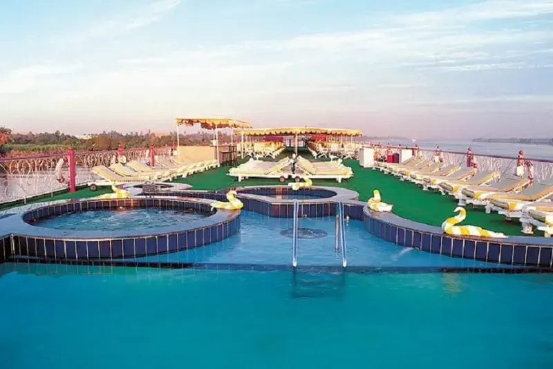 Sun Deck MS Nile Palace — Jacuzzi Gratuito · Zona Infantil · BBQ | Crucero Florence Nilo 2026