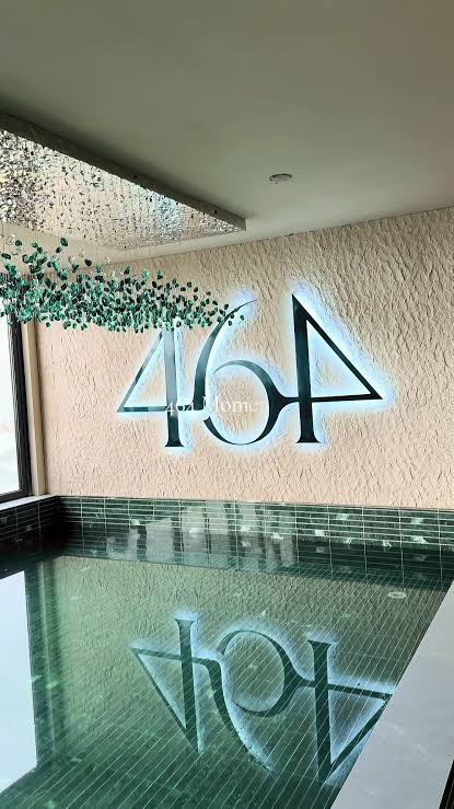 464
