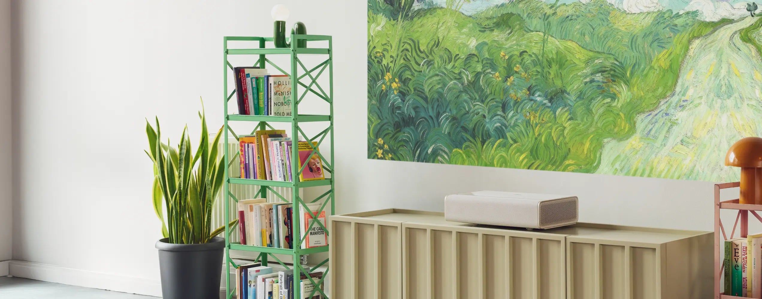 Ultra short throw projector