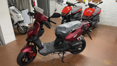 Genuine Scooter Co Roughhouse 50cc Sport