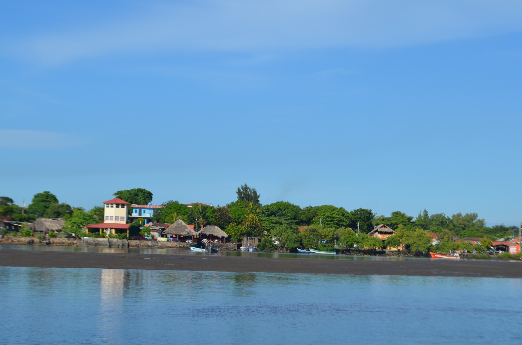 Isla Juan Venado, paraje de mar y manglar en Nicaragua