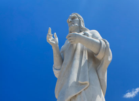 El Cristo habanero, imagen que bendice la ciudad desde el otro lado del mar