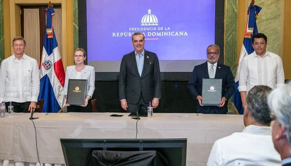 Point of View: DR signs “historic” air transport agreement with Canada