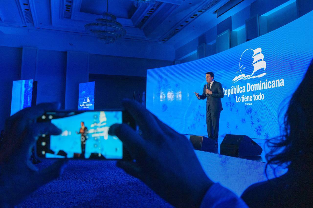 Ministro Collado apuesta por el turismo mexicano