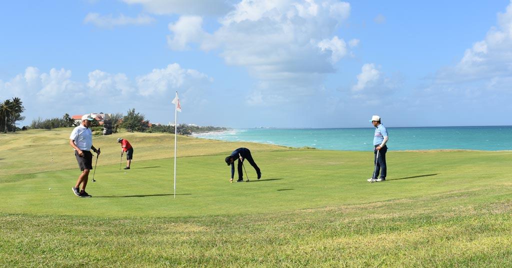 Canadienses y cubanos acaparan premios en el Gran Torneo de Golf de Varadero