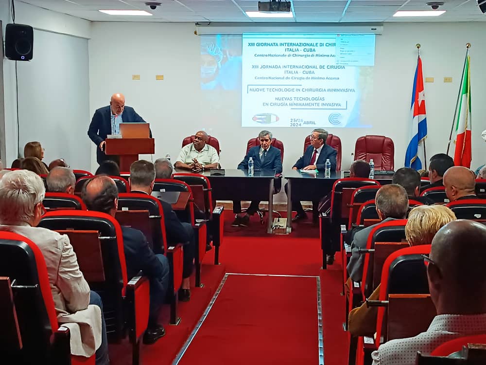 Especialistas italianos y cubanos intercambian sobre novedosas técnicas quirúrgicas