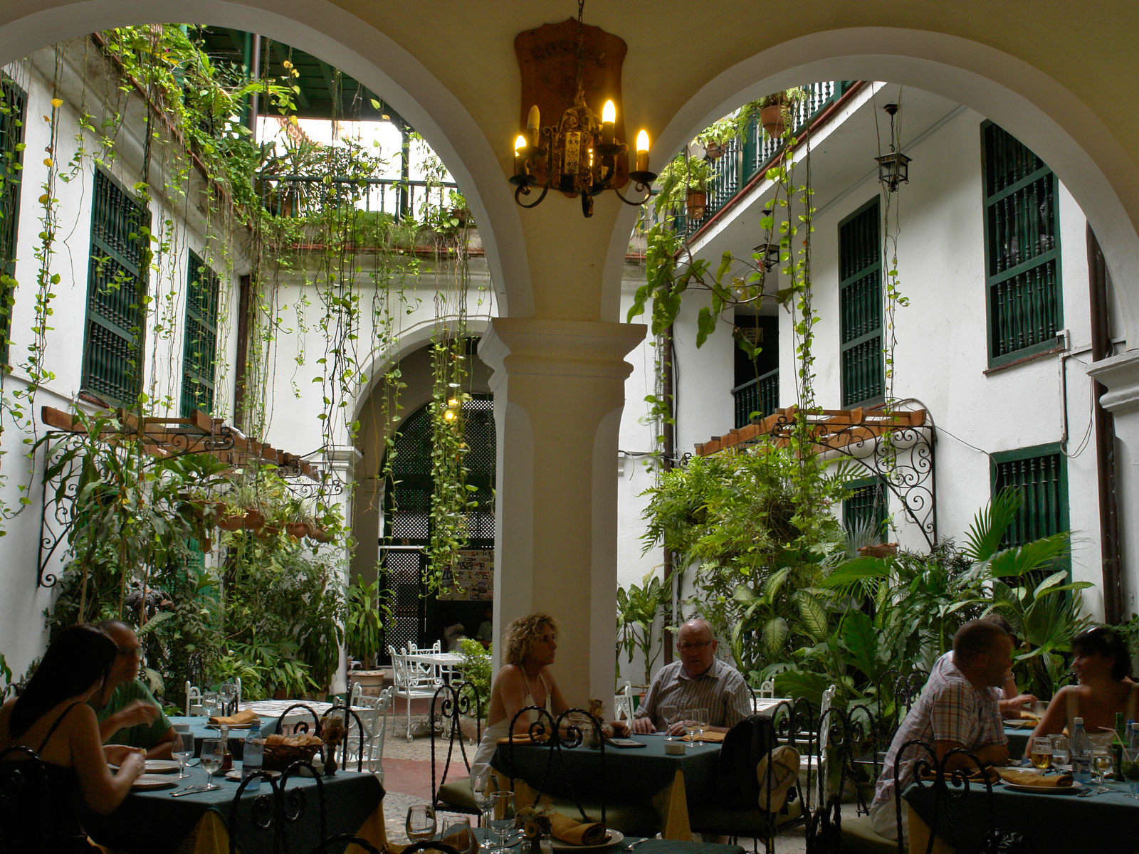 Reabren hoteles Habaguanex en La Habana Vieja