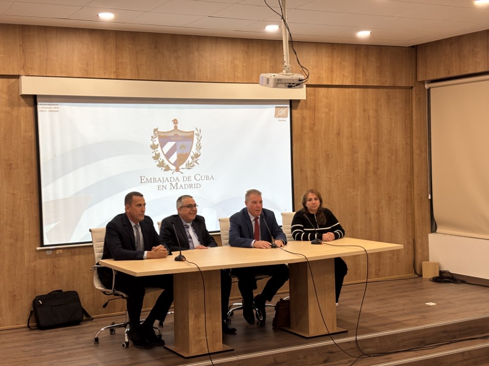 Empresarios españoles dialogan con autoridades del turismo de Cuba