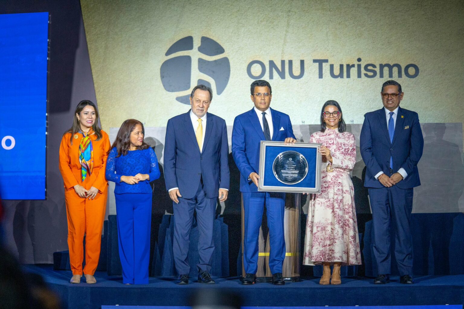 Los dos líderes de Dominicana reciben las máximas distinciones