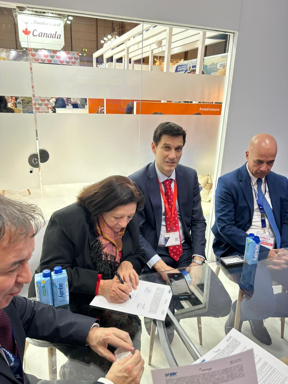 Acuerdo de colaboración entre UNAV y ExpoMayoristas par a impulsar cooperación turística