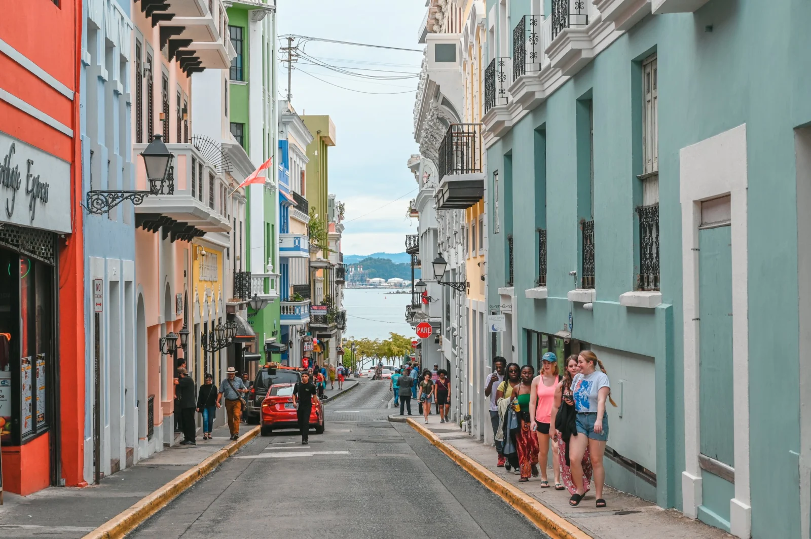 Estados Unidos reduce a moderado el riesgo de viajar a Puerto Rico