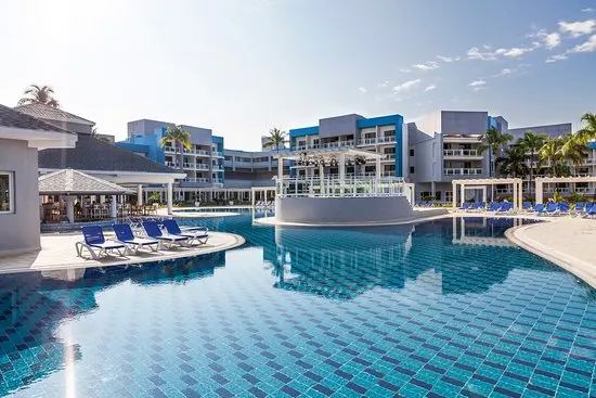 Profesionales del turismo visitan el nuevo Sol Caribe Beach