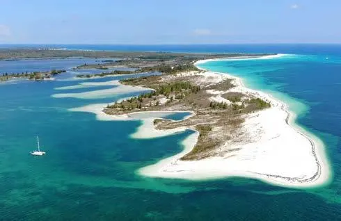 Cayo largo del sur: Un destino caribeño de sol y playa para el turismo canadiense