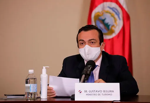 Costa Rica abrirá frontera aérea a todos los países en noviembre