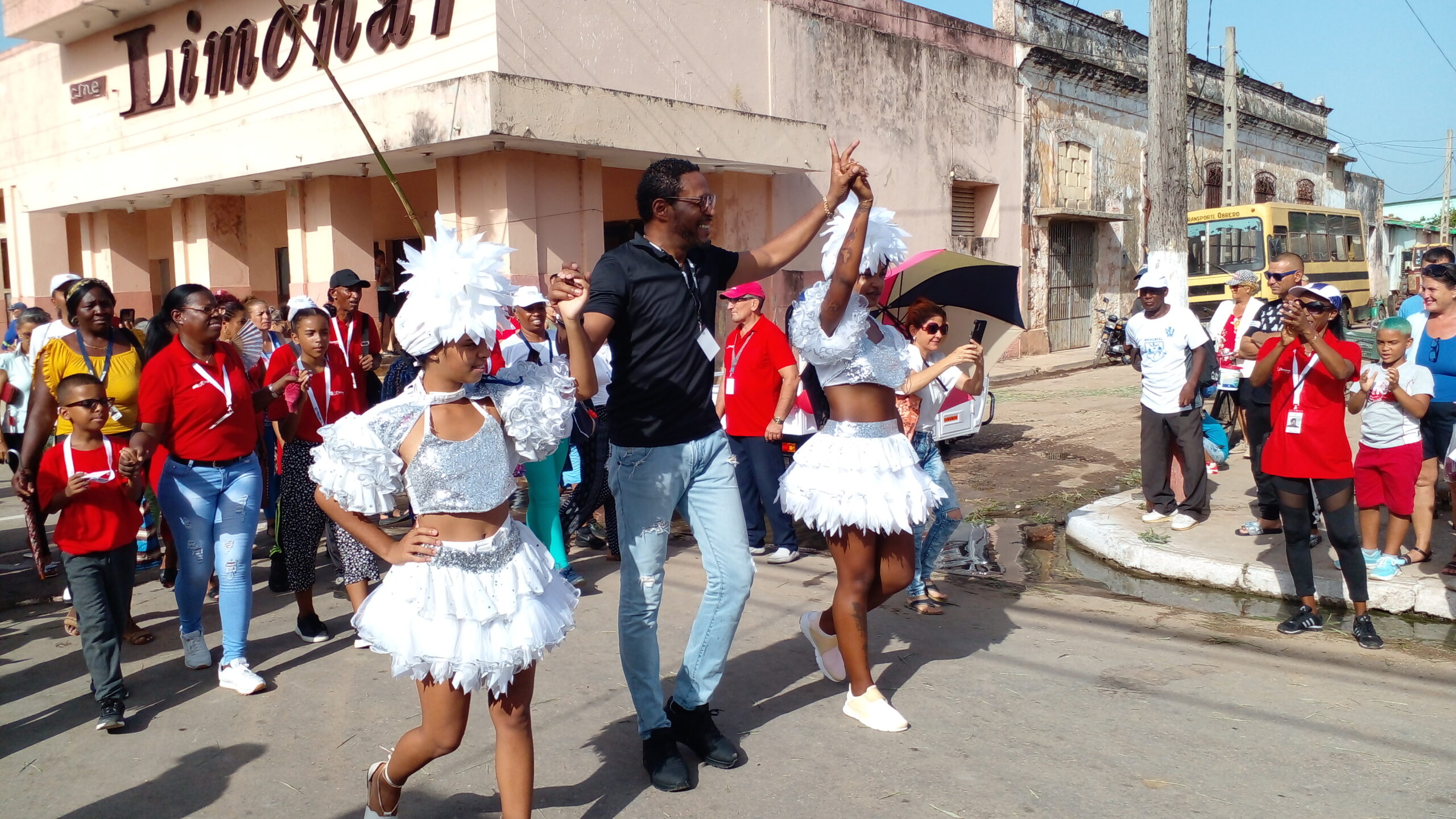 Celebran los 30 años de la marca 2.45 de Javier Sotomayor en su pueblo natal