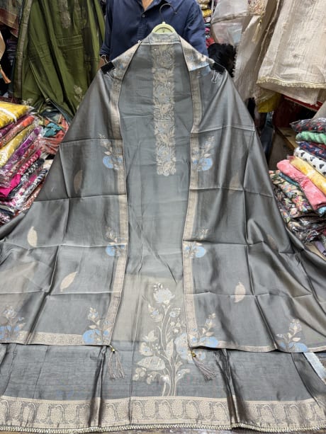 Kanjivaram Silk Banarsi Weaving