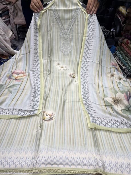 Mulin Cotton with neck embroidery and digital print