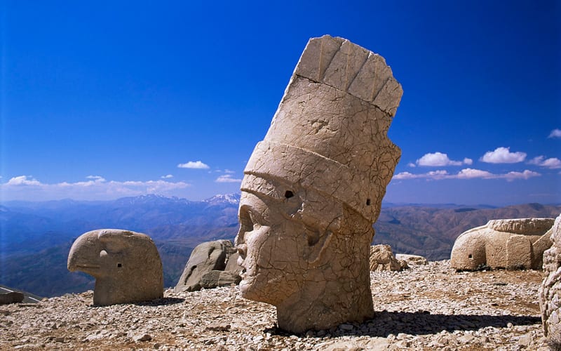 [Resim: Nemrut-Dagi_jfjooh.jpg]