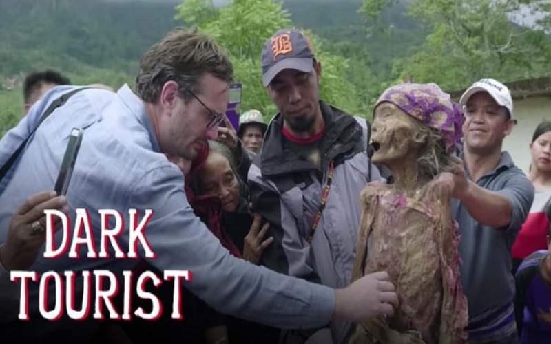 dark tourist seyahat temalı diziler