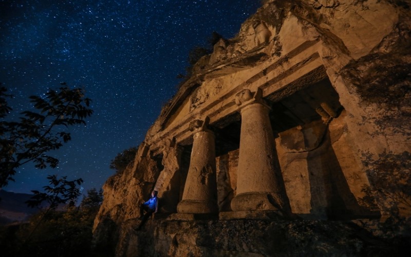 Salar Kaya Mezarı