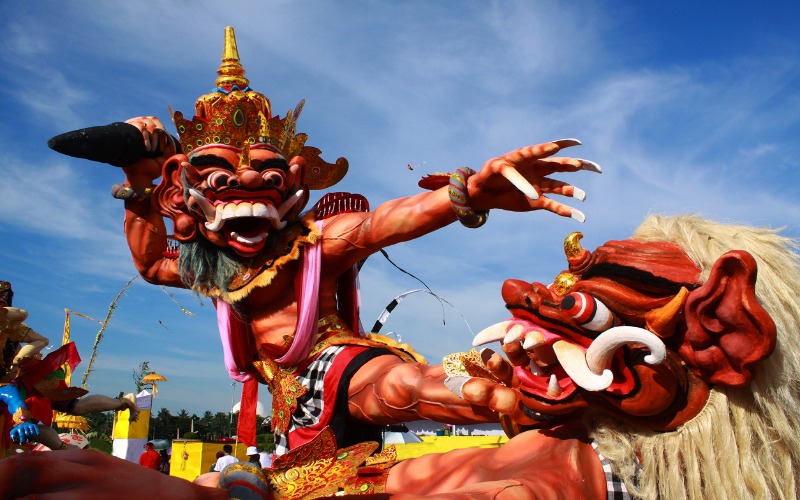 Nyepi günü Bali dansları