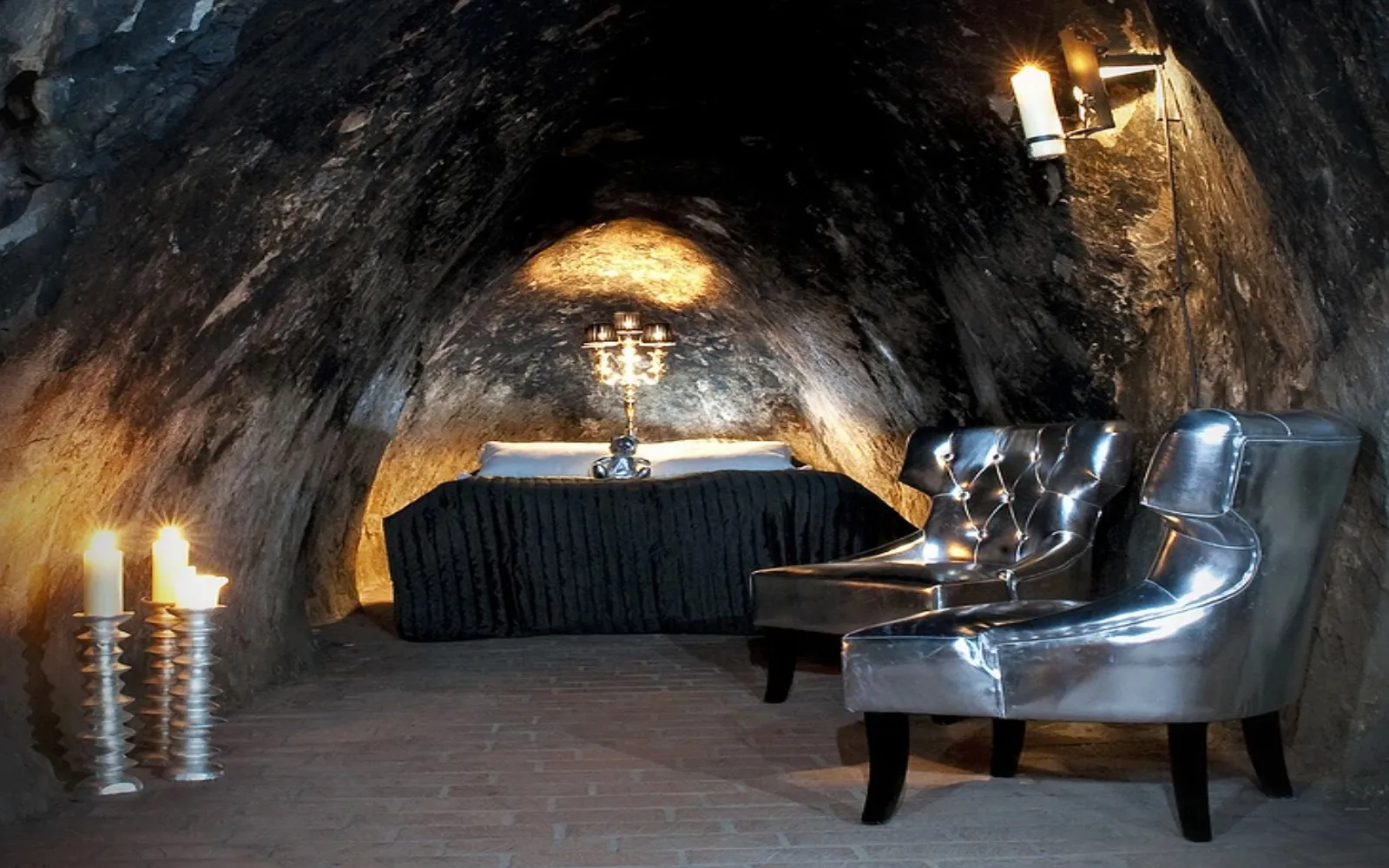 dünyasına adım atmalarını sağlıyor.
Sala Silvermine
