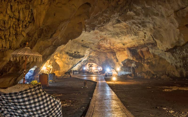 Pura Goa Giri Putri Balideki tapınaklar