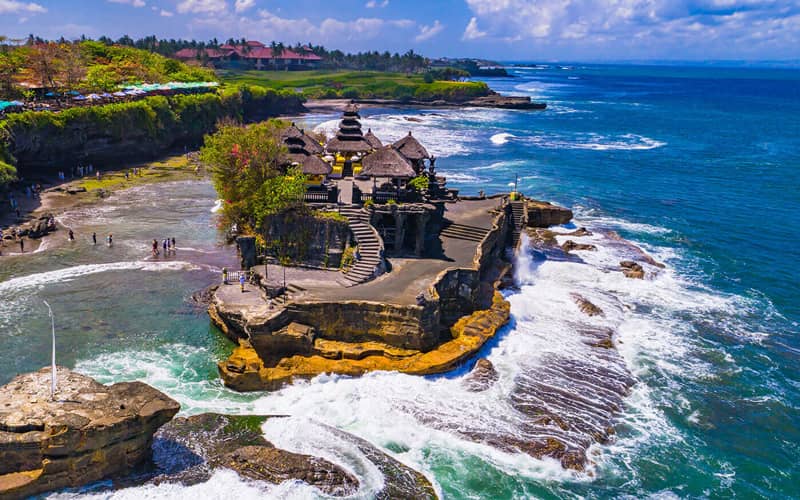 Pura Tanah Lot Balideki tapınaklar