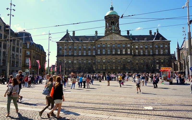 Dam-Meydani-Amsterdam