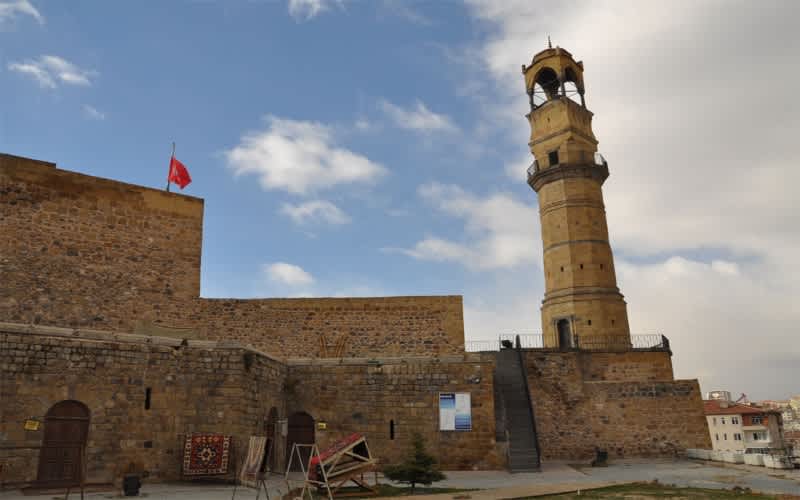 Niğde Kalesi Hakkında Bilgi