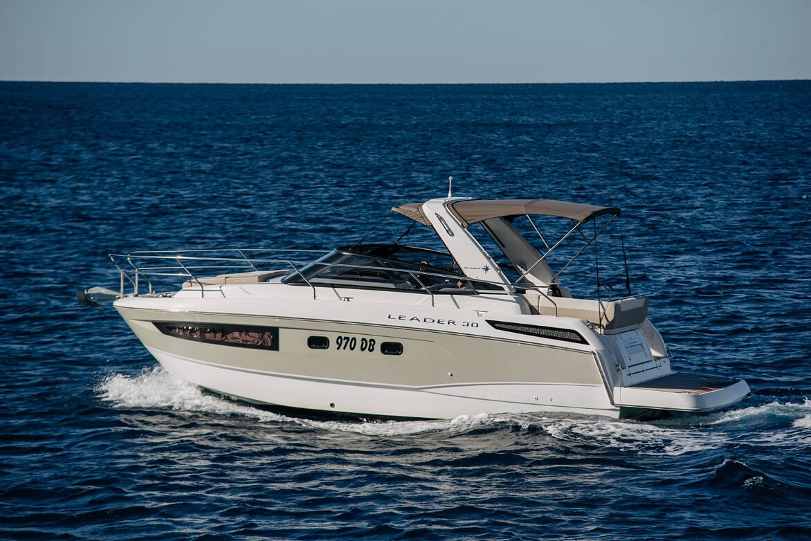JEANNEAU Leader 30 / max capacity 6 people + skipper