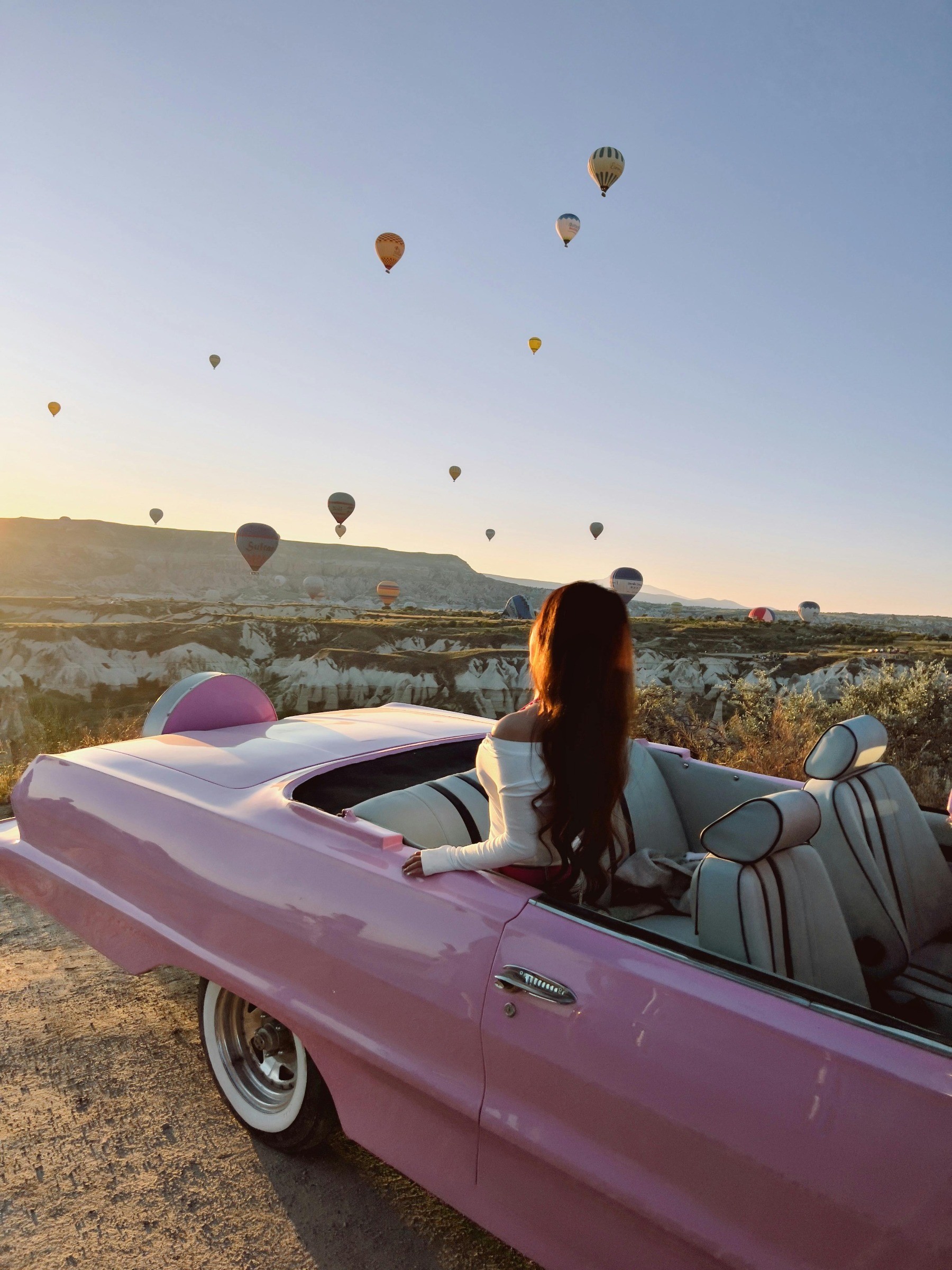 Sunrise Hot Air Balloon Flight Over Vineyards with Champagne Brunch