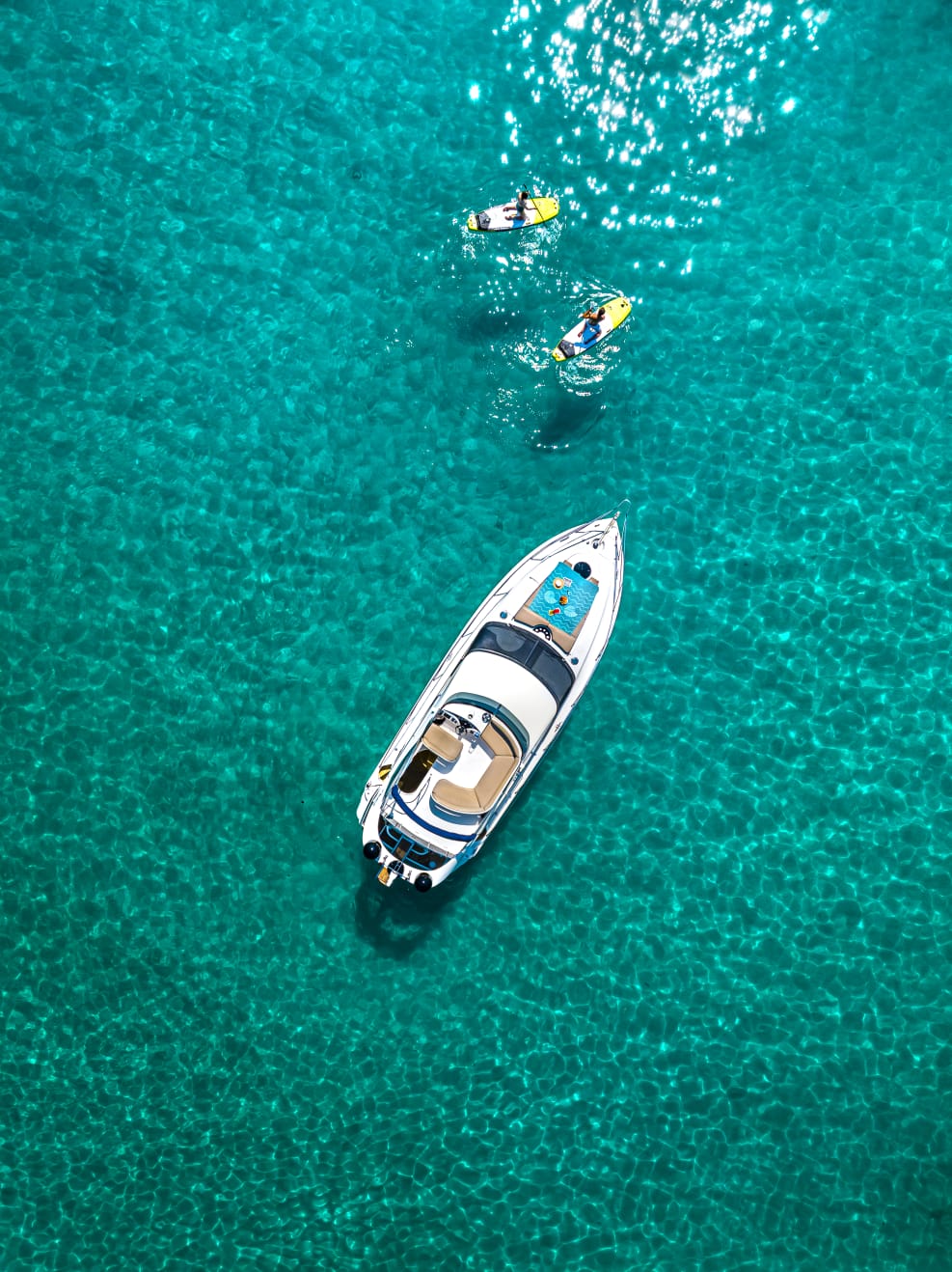 Fairline Phantom 40 - max 12 people