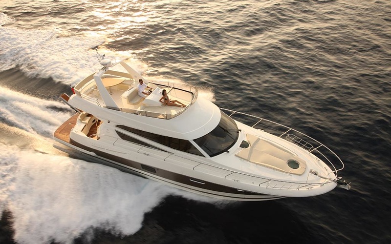 JEANNEAU Prestige 510 / max capacity 12 people + crew