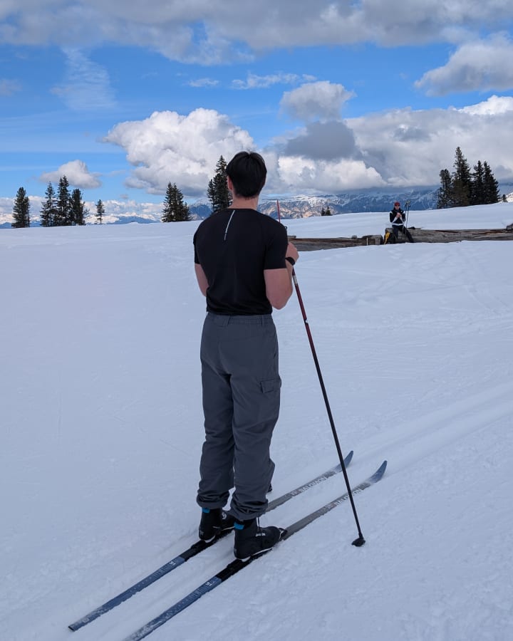 Ángel González practicando esquí de fondo en Passo Lavazè