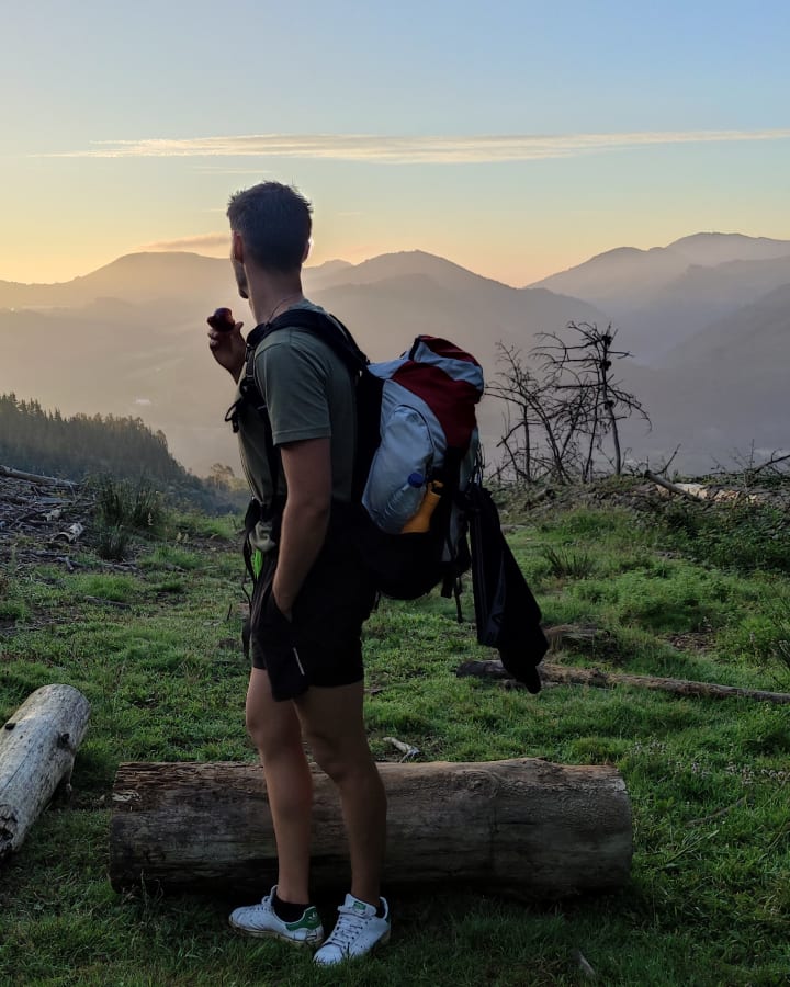 Ángel González durante el Camino de Santiago del Norte