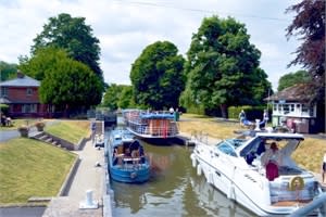 Cookham Lock is within a short distance of Cookham town centre.
