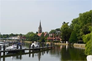 Marlow is a delightful town on the River Thames dating back to the mid-11th century.