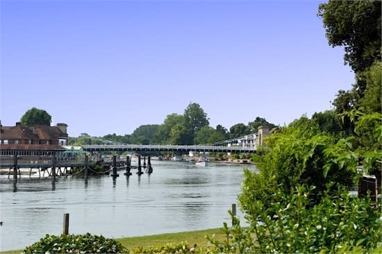 Marlow Bridge from a distance