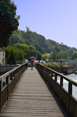 walkway to the lock