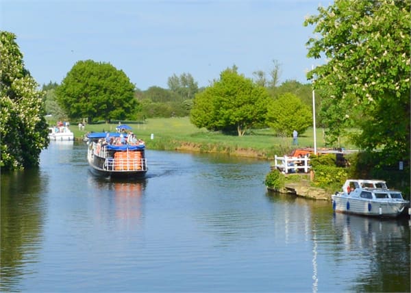A wonderfully relaxing way to explore the River Thames with friends and family.