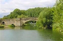 A base for visiting the area and the highest navigable point of the Thames.