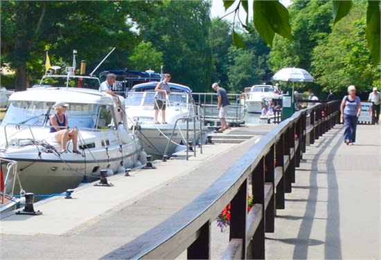 boats queuing at the lock