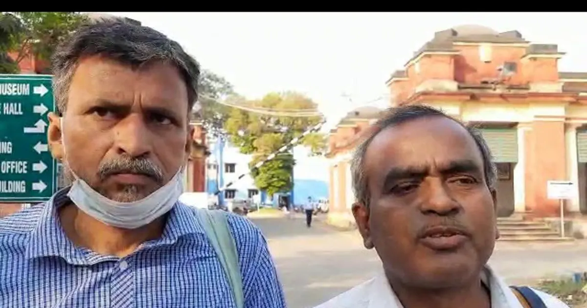 এস ইউ সি আই কমিউনিস্ট দলের পক্ষ থেকে বৃহস্পতিবার জেলা শাসক দপ্তরে নমিনেশন জমা