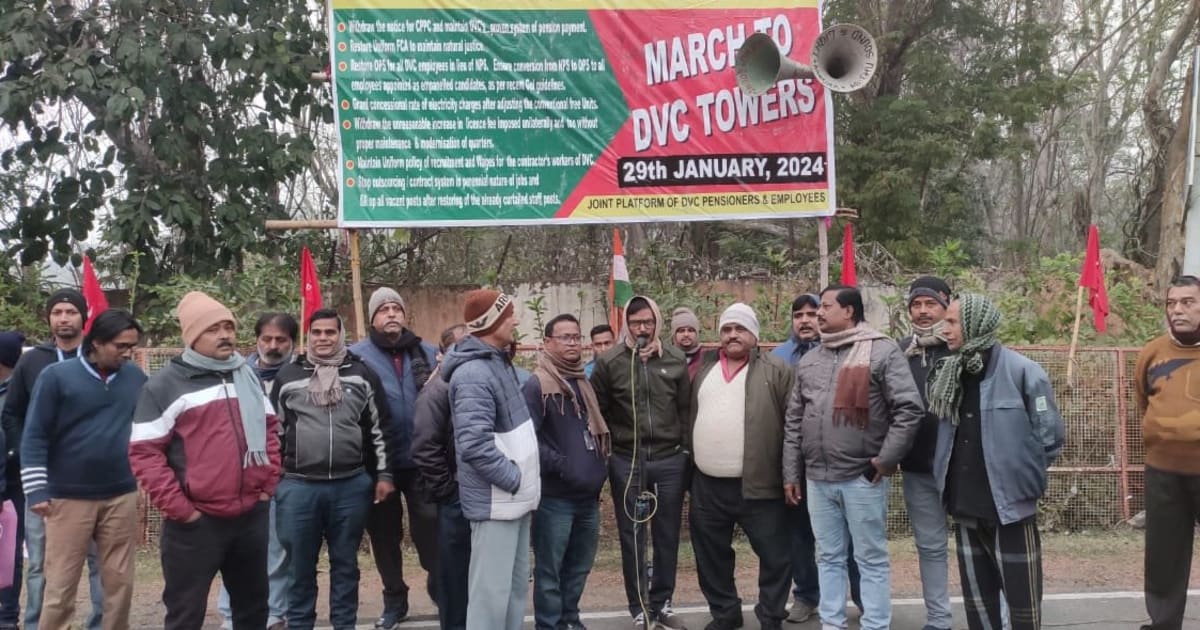 উত্তপ্ত মাইথন,প্রশাসনিক ভবনের সামনে বিক্ষোভ, লাঠিচার্জ সিআইএসএফের