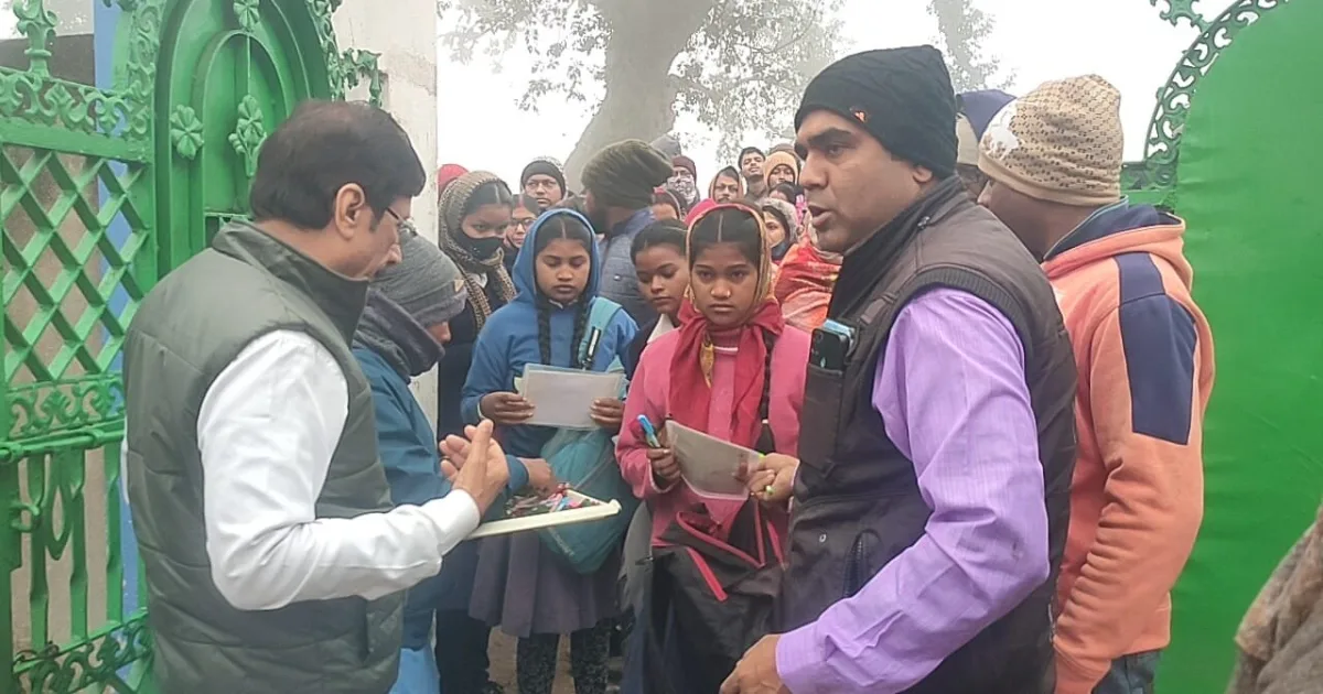 সালানপুর ব্লকের মাধ্যমিক পরীক্ষা কেন্দ্রগুলিতে ছাত্রছাত্রীদের শুভেচ্ছা জানাতে সালানপুর তৃণমূল কংগ্রেস