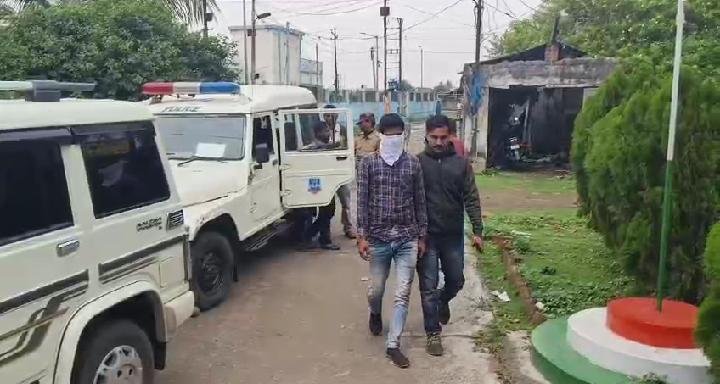 তিনটি ব্যাগ গাঁজা সহ গ্রেফতার চার